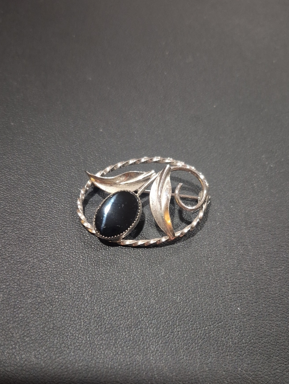 Sterling Silver Vintage Black Onyx Shiny Flower Twist Brooch Pin